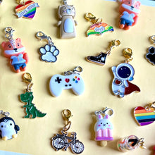 Load image into Gallery viewer, Clip On Zipper Charms